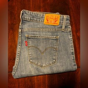 Levi’s 711 Skinny Jeans 99% cotton. Size 28